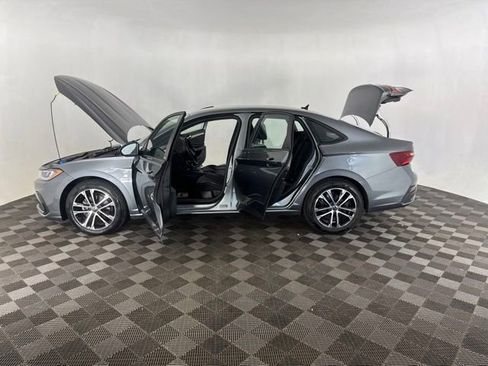 Used 2025 Volkswagen Jetta Sport FWD image 11
