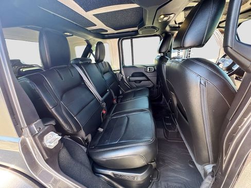 Used 2022 Jeep Wrangler Unlimited Sahara w/ Cold Weather Group AWD/4WD image 31