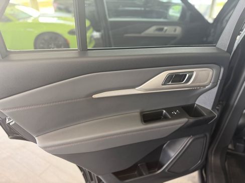 Used 2026 Ford Explorer Active AWD/4WD image 54