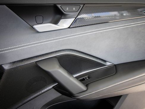 New 2026 Volkswagen Tiguan SE R-Line FWD image 21