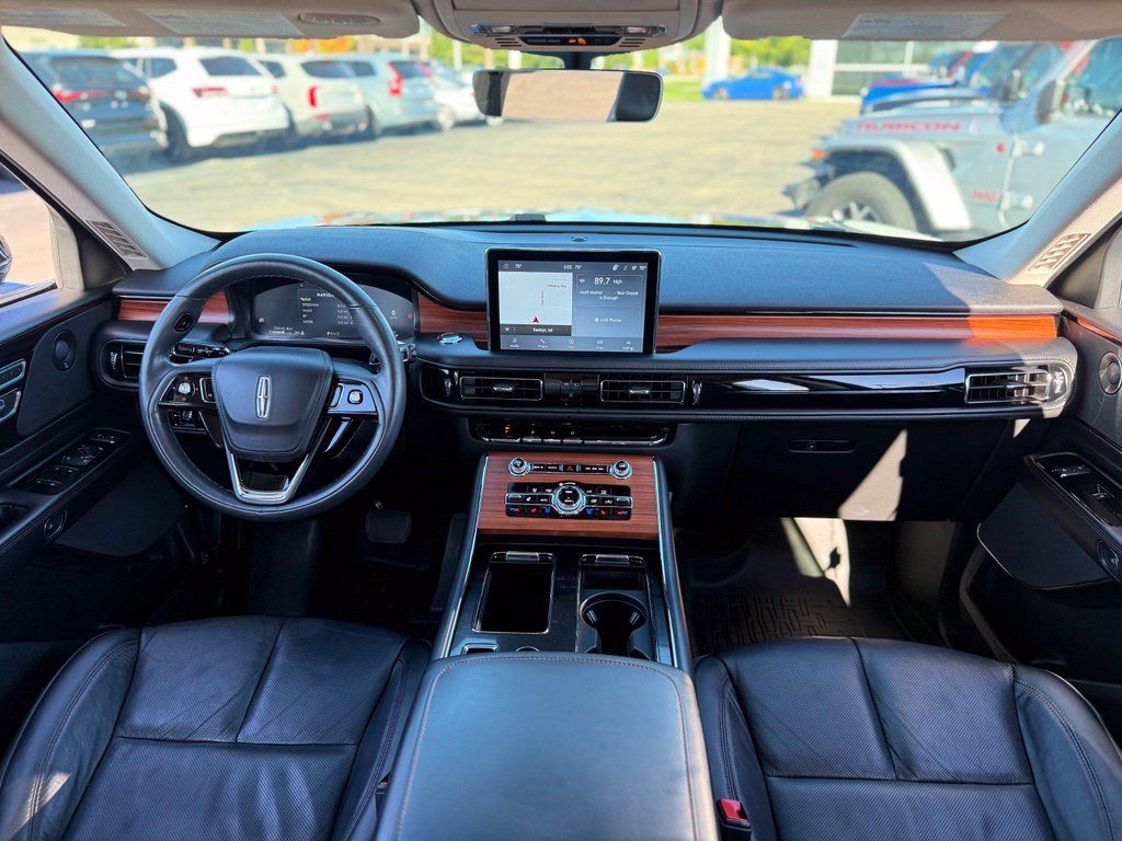 Used 2024 Lincoln Aviator Reserve w/ Elements Package Plus AWD/4WD image 2