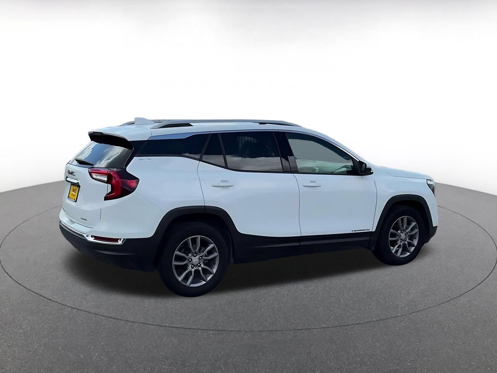 Used 2024 GMC Terrain SLT AWD/4WD image 13