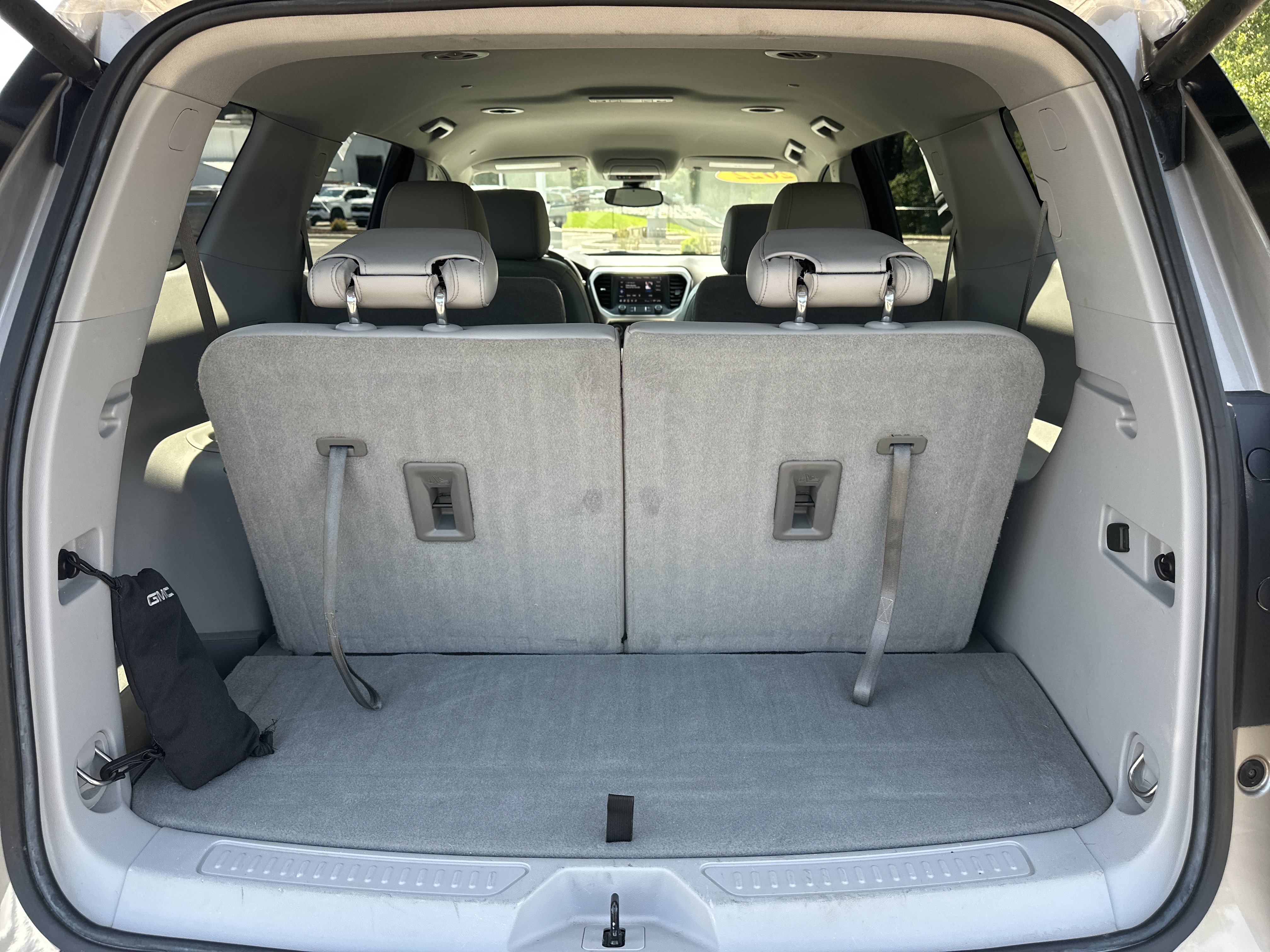 Used 2022 GMC Acadia SLT w/ Technology Package FWD image 19