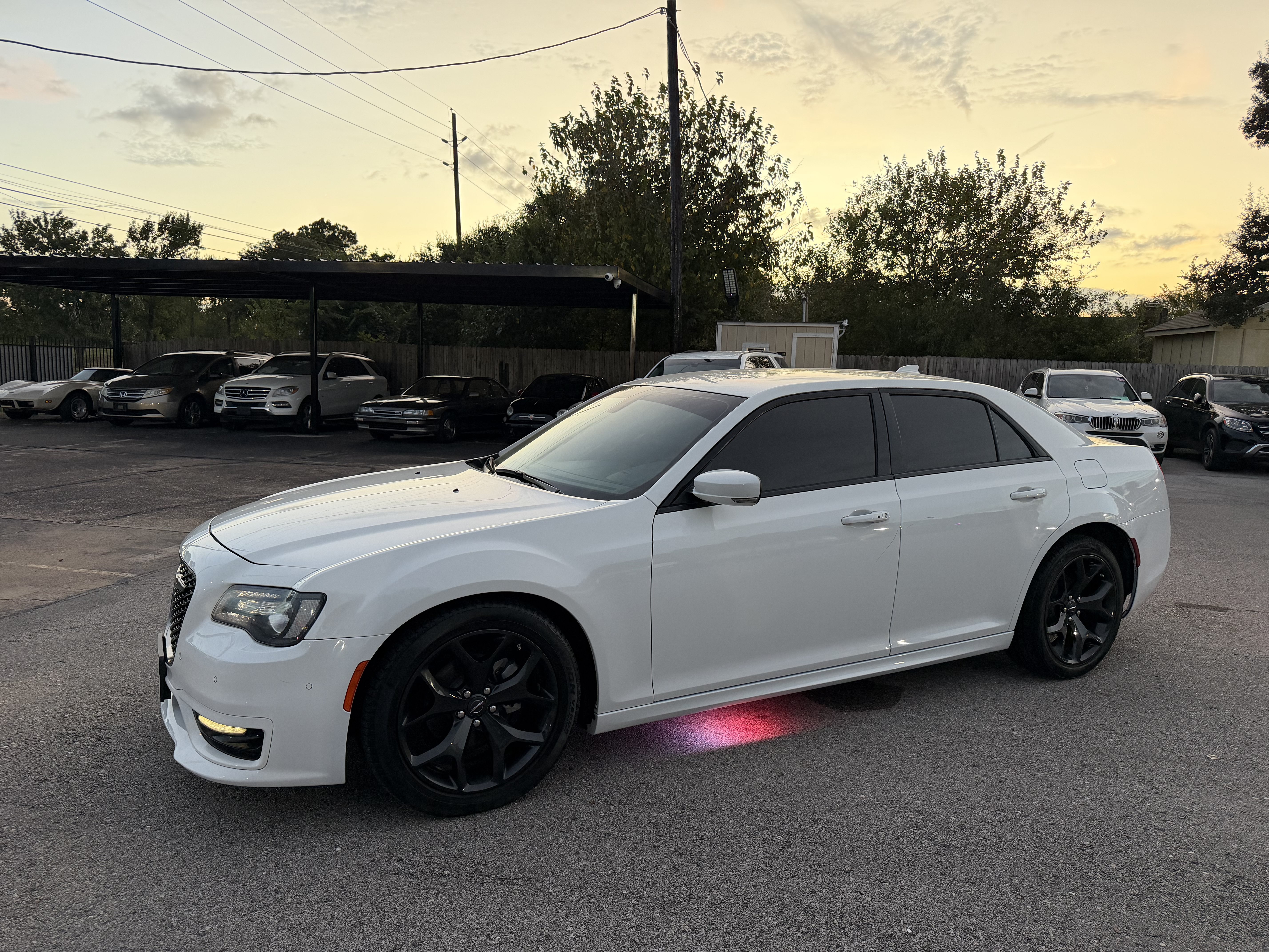 Used 2022 Chrysler 300 Touring L w/ Comfort Group RWD image 2
