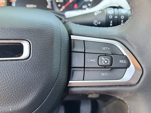 Used 2025 Jeep Compass Latitude AWD/4WD image 21