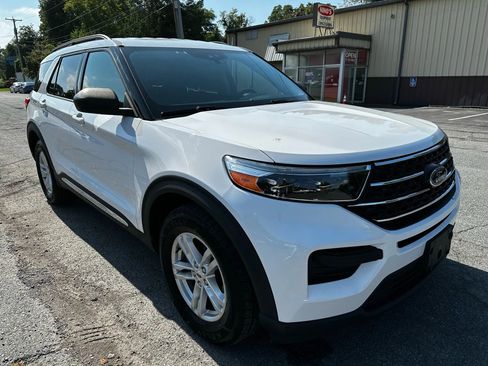 Used 2020 Ford Explorer XLT w/ Comfort Package AWD/4WD image 3