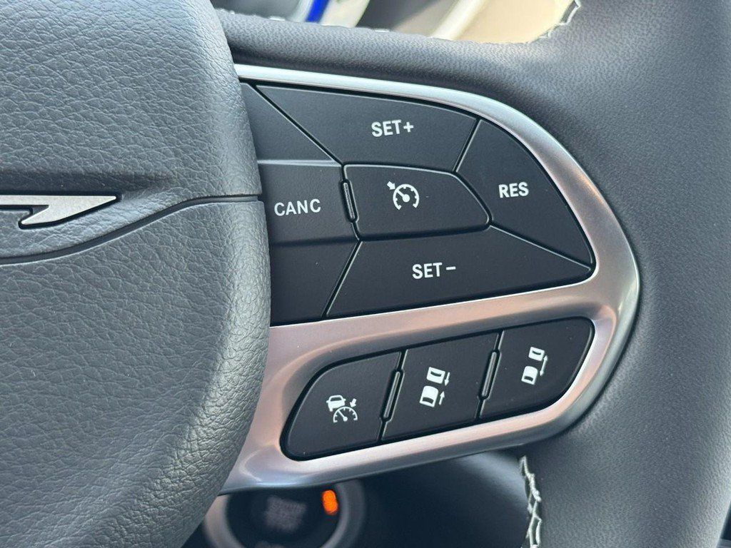 New 2027 Chrysler Pacifica Select FWD image 15