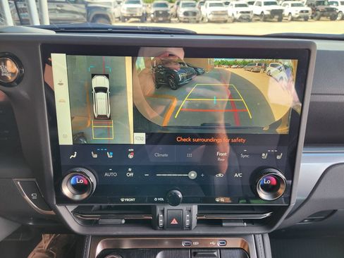 Used 2025 Lexus GX 550 w/ Accessory Package (2T) AWD/4WD image 19