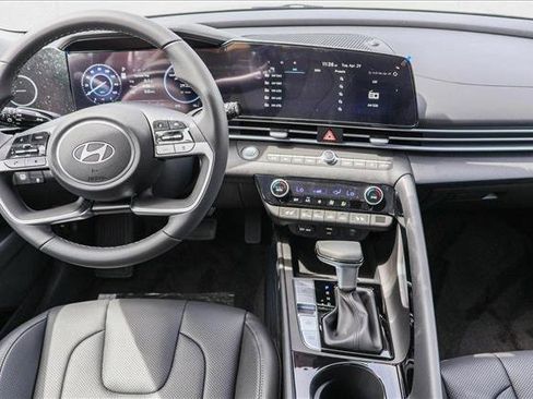 New 2025 Hyundai Elantra Limited image 25