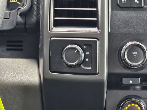 Used 2018 Ford F150 XLT AWD/4WD image 14