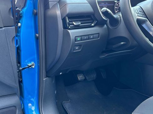 Used 2025 Nissan Sentra SV FWD image 32