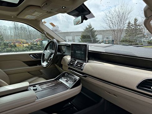Used 2020 Lincoln Navigator L Reserve w/ Luxury Package image 23