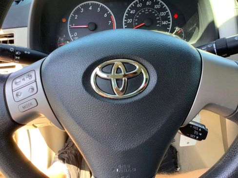 Used 2013 Toyota Corolla LE FWD image 39
