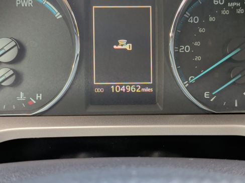 Used 2018 Toyota RAV4 XLE AWD/4WD image 16