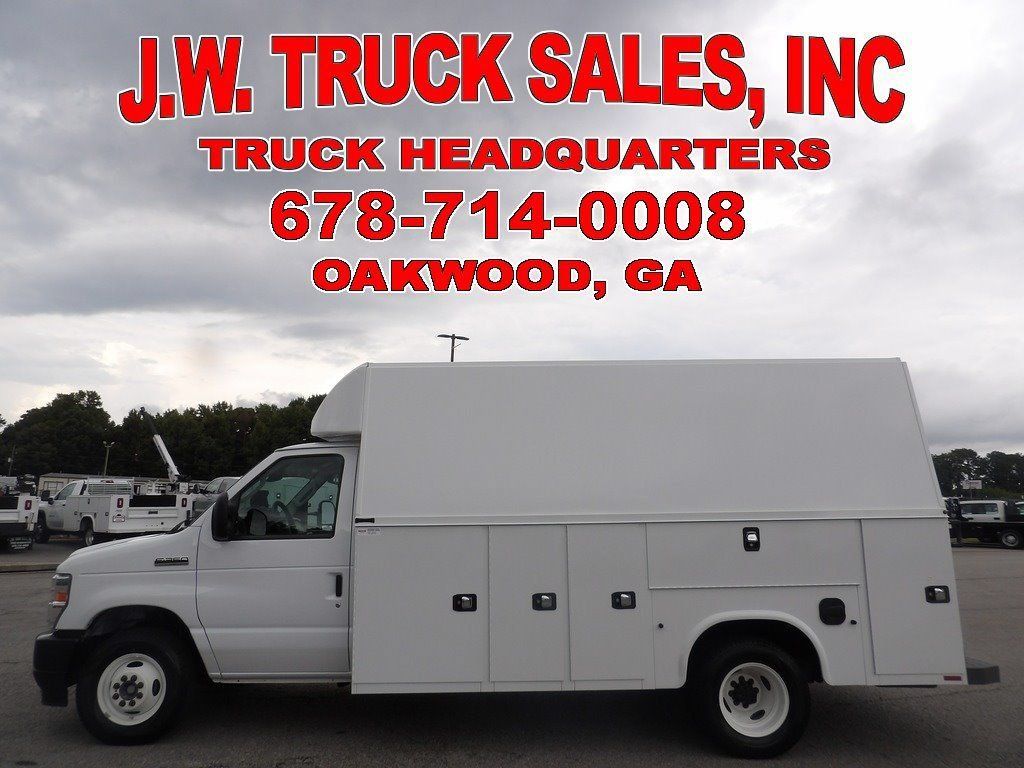 Used 2024 Ford E-350 and Econoline 350 Super Duty w/ Driver's Safety Package RWD image 2