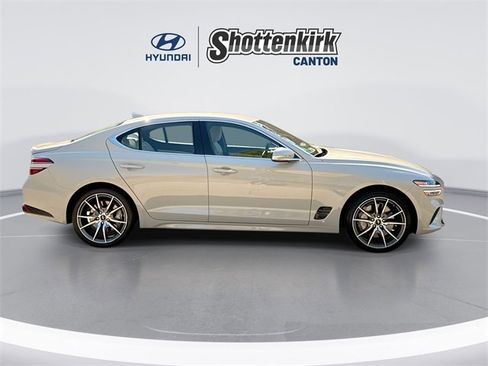 Used 2025 Genesis G70 2.5T image 9