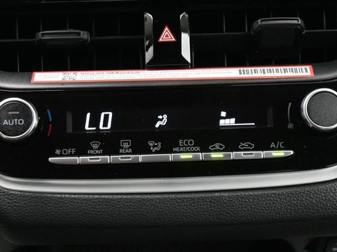 Used 2025 Toyota Corolla LE FWD image 17
