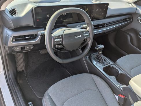 Used 2025 Kia K4 FWD image 16