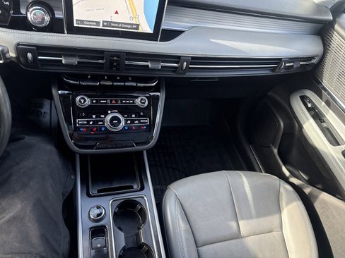 Used 2020 Lincoln Corsair AWD w/ Premium Package image 18