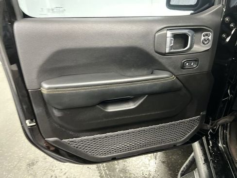 Used 2024 Jeep Wrangler Unlimited Sahara image 21