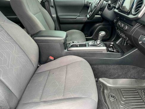 Used 2019 Toyota Tacoma TRD Sport RWD image 24