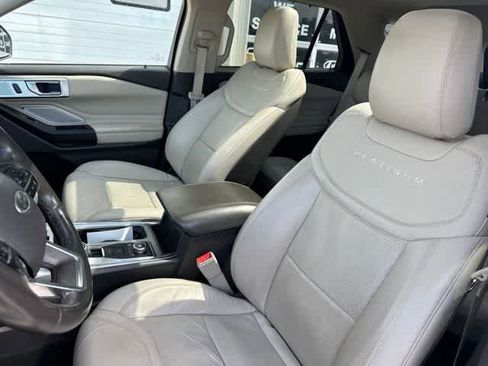 Used 2020 Ford Explorer Platinum w/ Premium Technology Package AWD/4WD image 4