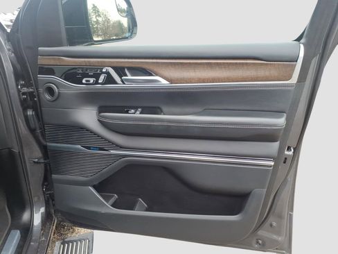 Used 2023 Jeep Grand Wagoneer L Series II image 11