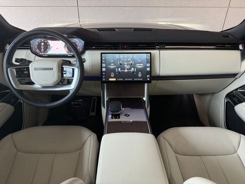 Used 2025 Land Rover Range Rover Long Wheelbase SE AWD/4WD image 15