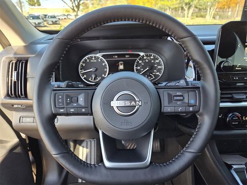 New 2025 Nissan Pathfinder SL image 19