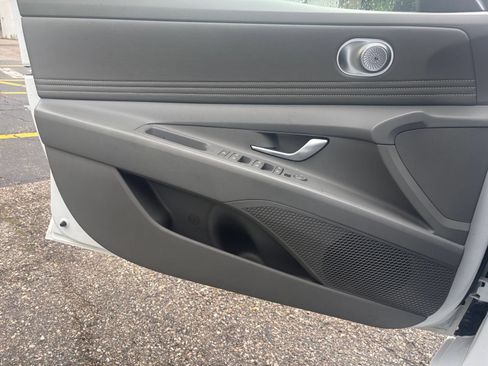 Used 2025 Hyundai Elantra SEL FWD image 18