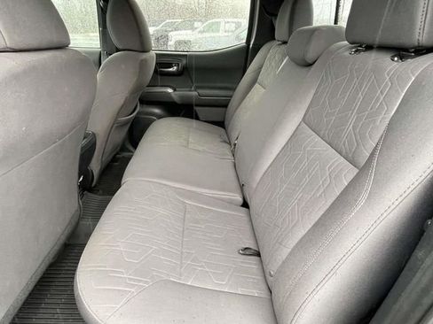 Used 2018 Toyota Tacoma TRD Off-Road image 11