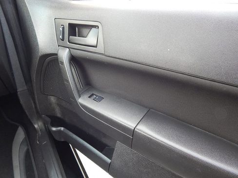 Used 2010 Ford Focus SE image 25