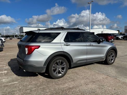 Used 2023 Ford Explorer XLT w/ Equipment Group 202A RWD image 5