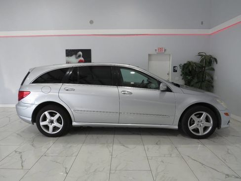 Used 2010 Mercedes-Benz R 350 4MATIC image 3