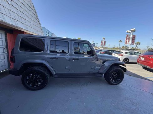 Used 2022 Jeep Wrangler Unlimited Sahara w/ Cold Weather Group AWD/4WD image 14