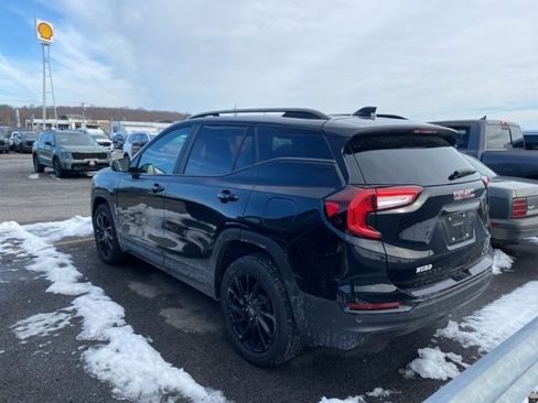 Used 2023 GMC Terrain SLE w/ Driver Convenience Package image 4