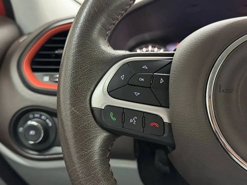 Used 2017 Jeep Renegade Latitude FWD image 18