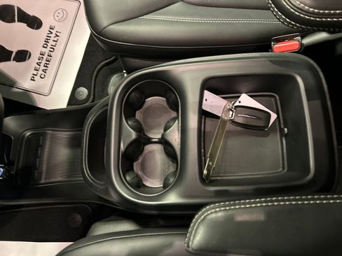 Used 2026 Chrysler Pacifica Select image 21