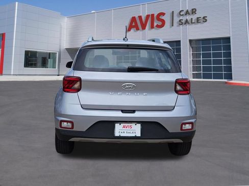 Used 2025 Hyundai Venue SEL FWD image 5