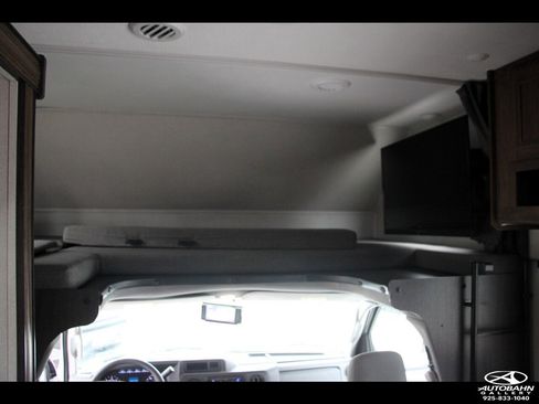 Used 2022 Ford E-450 and Econoline 450 Super Duty w/ Motorhome Prep Package image 36