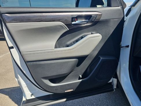 Used 2020 Toyota Highlander Platinum AWD/4WD image 10