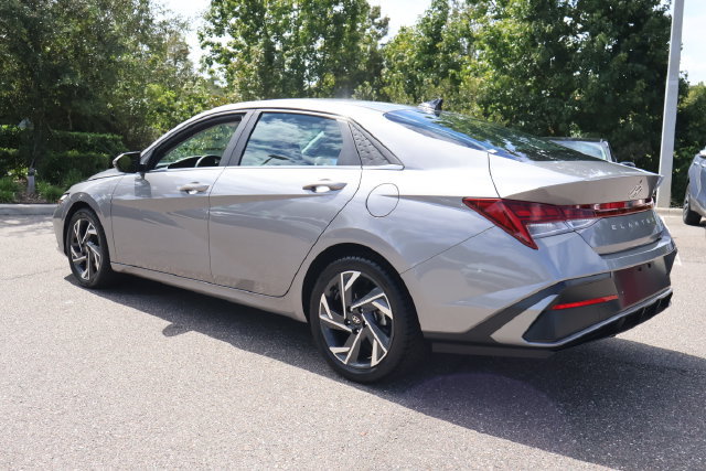 Used 2024 Hyundai Elantra Limited FWD image 6