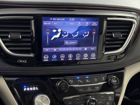 Used 2019 Chrysler Pacifica Limited w/ Tire & Wheel Group image 21