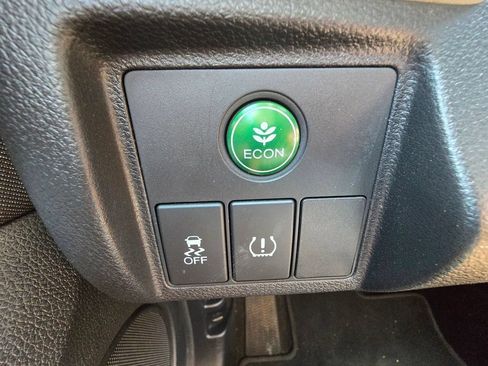 Used 2019 Honda HR-V LX image 24