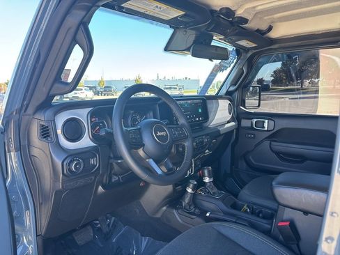 Used 2024 Jeep Wrangler Sport S image 19