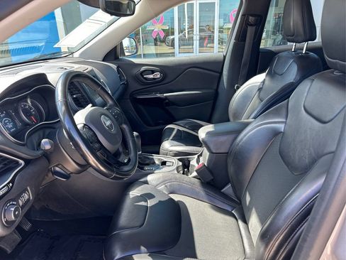 Used 2021 Jeep Cherokee Latitude Plus FWD image 9