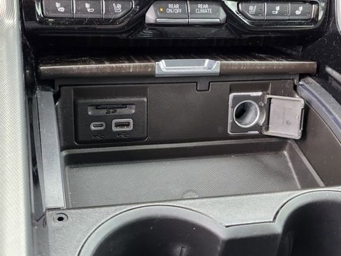 Used 2021 GMC Yukon Denali w/ Denali Ultimate Package AWD/4WD image 24