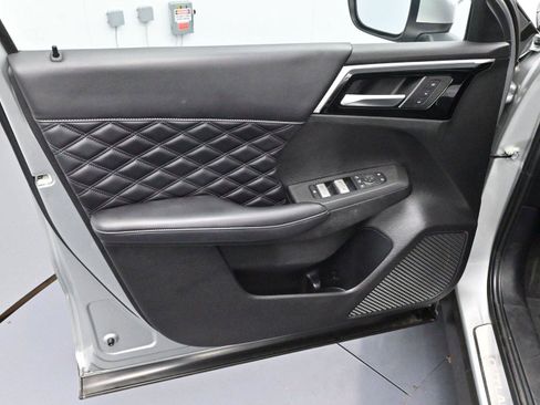Used 2023 Mitsubishi Outlander SEL image 9
