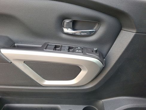 Used 2021 Nissan Titan SV w/ SV Convenience Package image 11