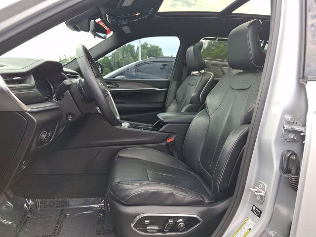 Used 2021 Jeep Grand Cherokee L Overland w/ Luxury Tech Group IV AWD/4WD image 12
